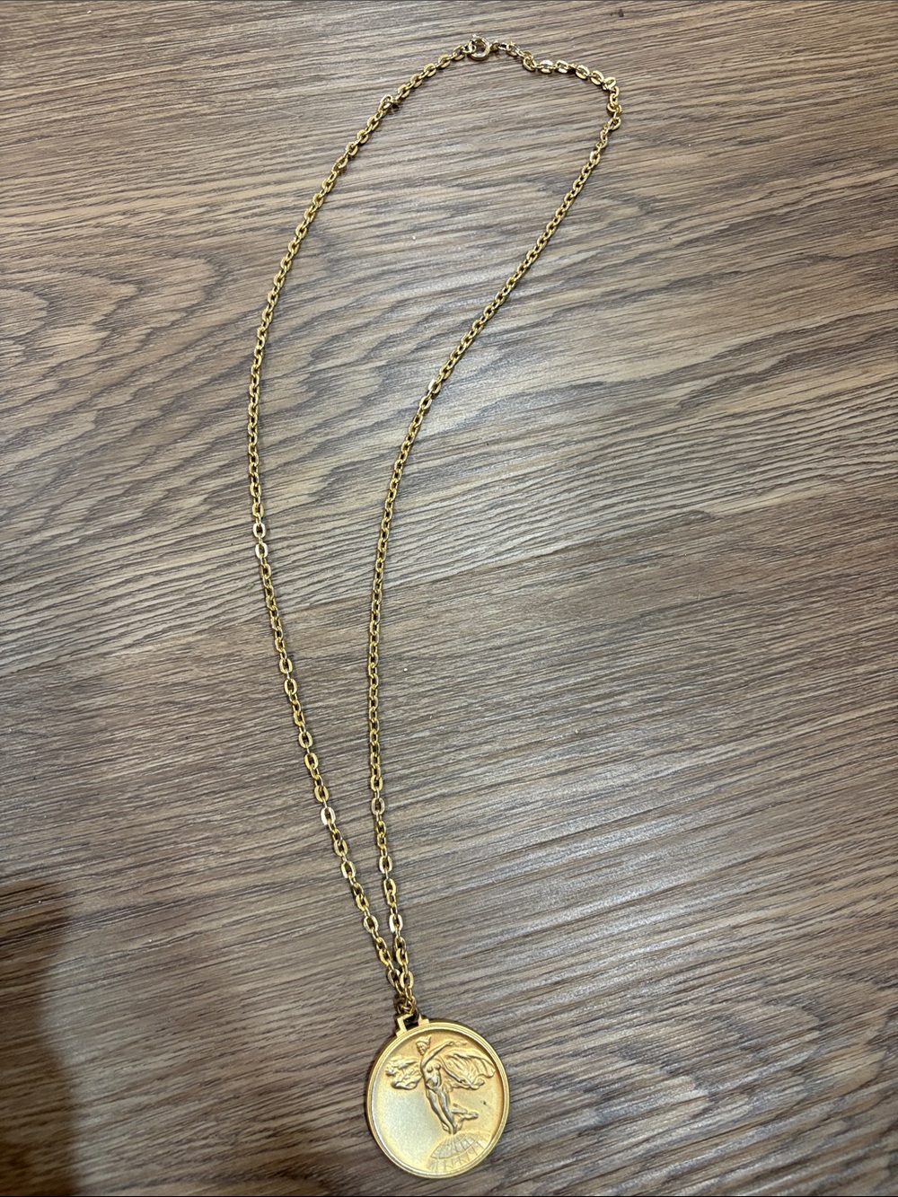 19-vintage Mary Kay Gold Medallion Pendant Necklace